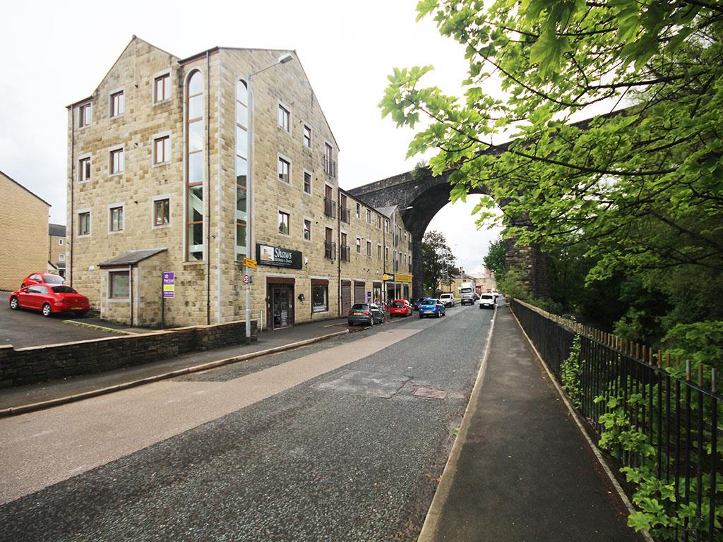 2 bedroom apartment To Let in Colne - IMG_3144.jpg
